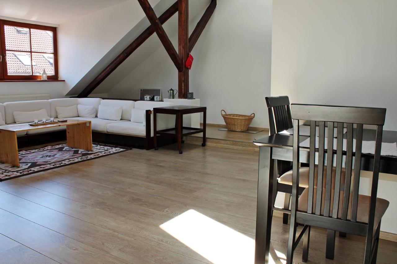 捷克布杰约维采Attic With Parking, Near The Center Of Cb - 110M2公寓 外观 照片